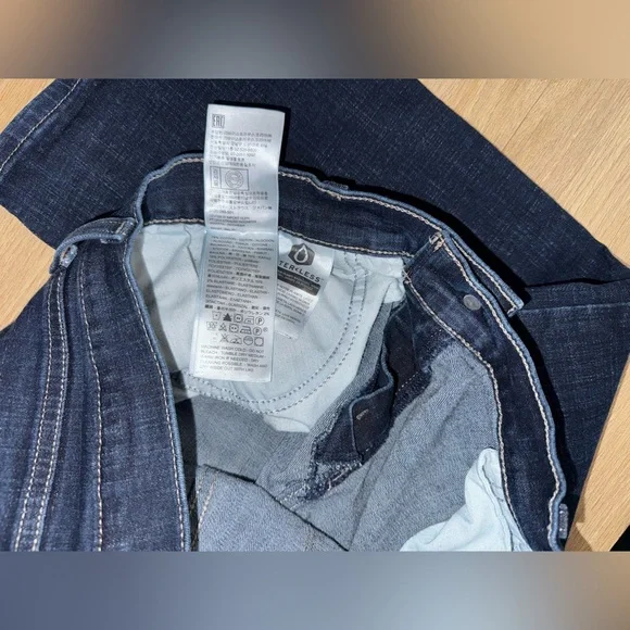 LEVI’S Women’s Classic Bootcut Indigo Denim Jeans. Size 16W. Great Jeans! - Picture 7 of 9